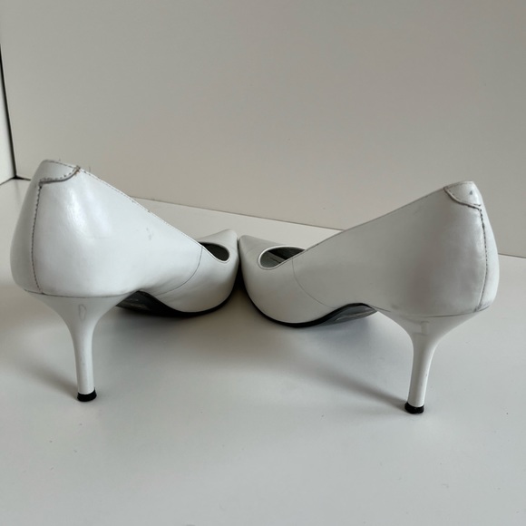 Size 8 White Steve Madden pumps - Picture 3 of 9